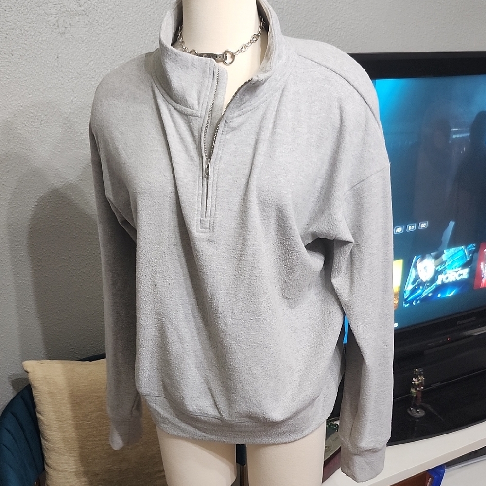 7 Diamonds Light Gray Pullover